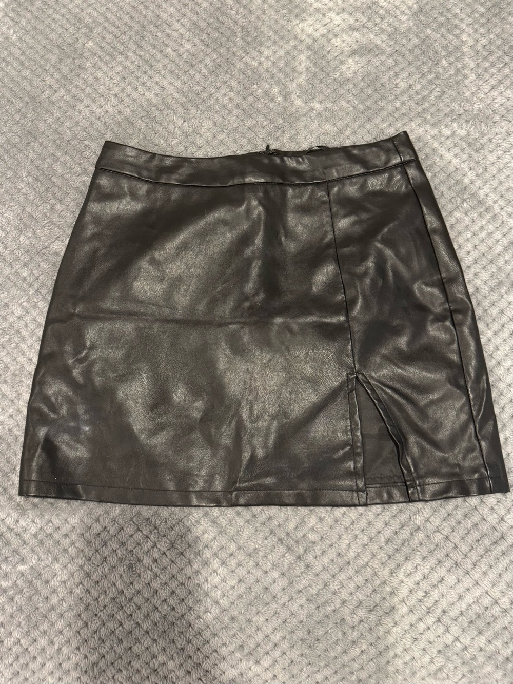 SHEIN Black Faux Leather Mini Skirt with Side Slit